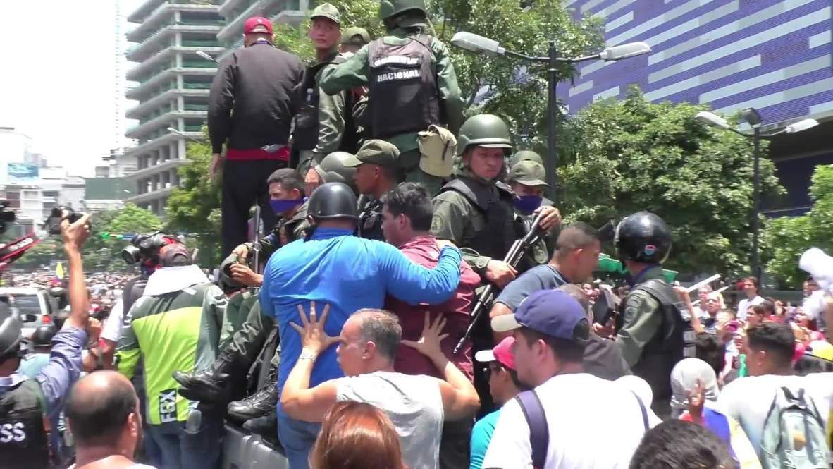 Venezuela: Guaido addresses supporters in Caracas as clashes continue