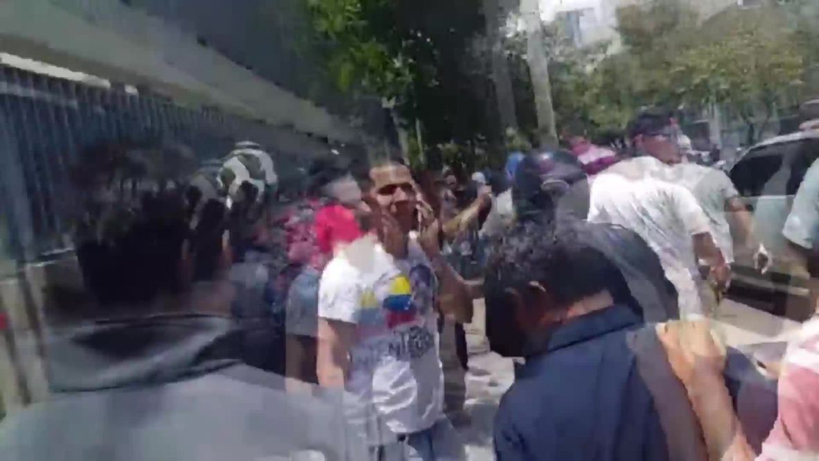 Venezuela: El político opositor Leopoldo López solicita asilo en la embajada chilena