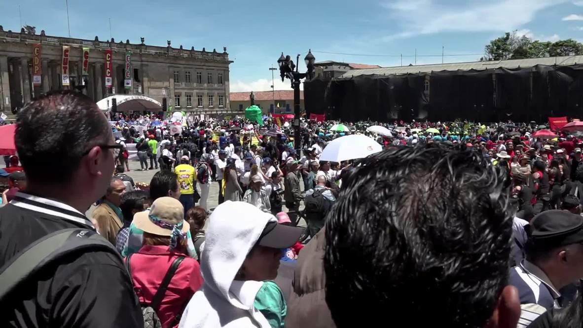 Colombia: Thousands flood streets of Bogota to celebrate May Day