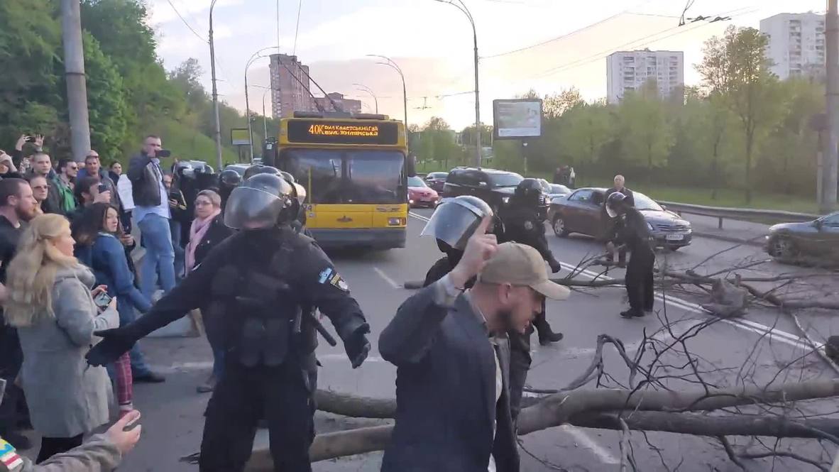 Ukraine: Activists clash with police over construction dispute