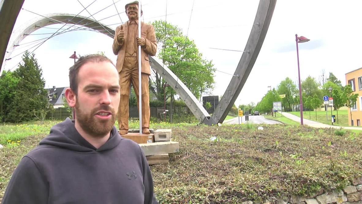 Germany: Wooden Trump statue greets drivers at roundabout in Kirchberg