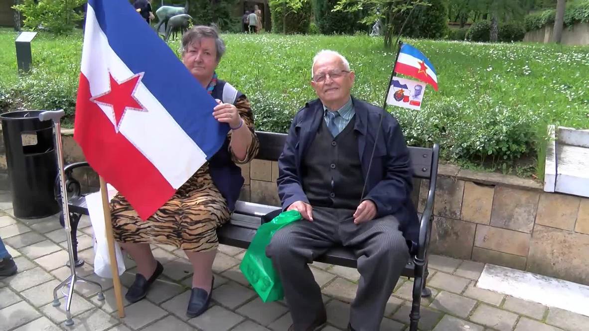 Serbia: Miles visitan mausoleo de Tito para recordarlo en aniversario de su muerte