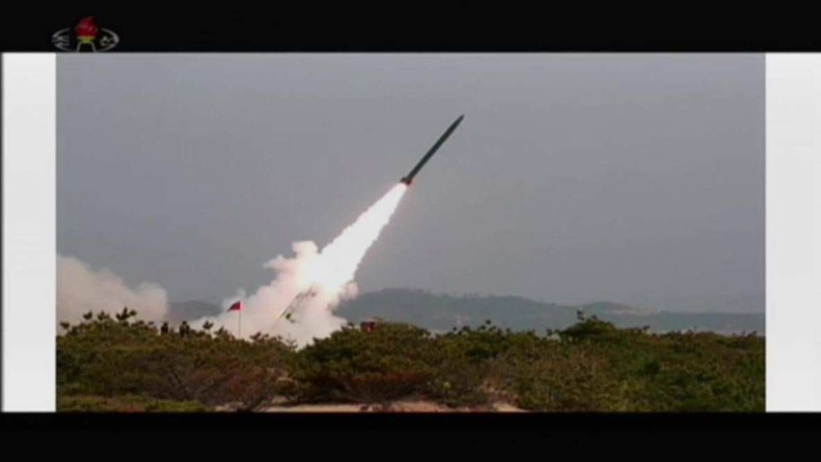 Corea del Norte: Kim Jong-un supervisa ejercicios militares en la costa este del país
