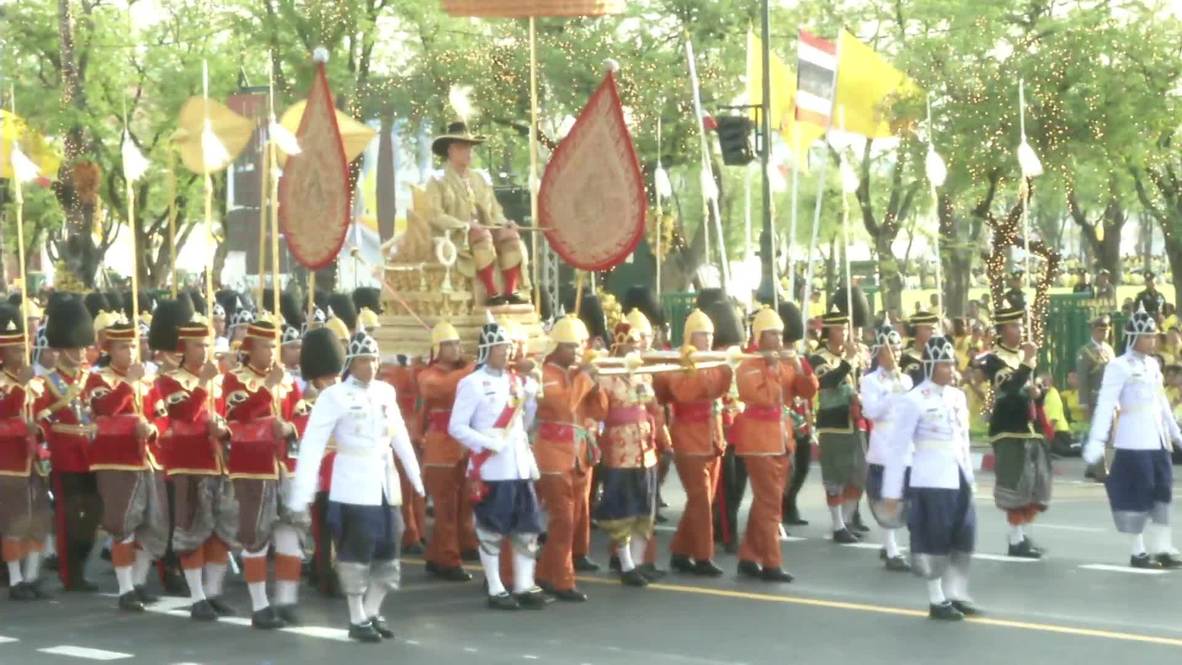 Thailand: King Maha Vajiralongkorn carried through Bangkok in coronation procession