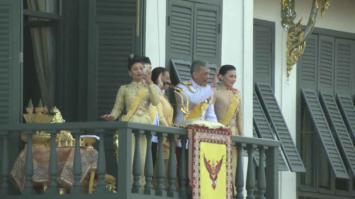 Thailand: New Thai king greets crowd on final day of coronation