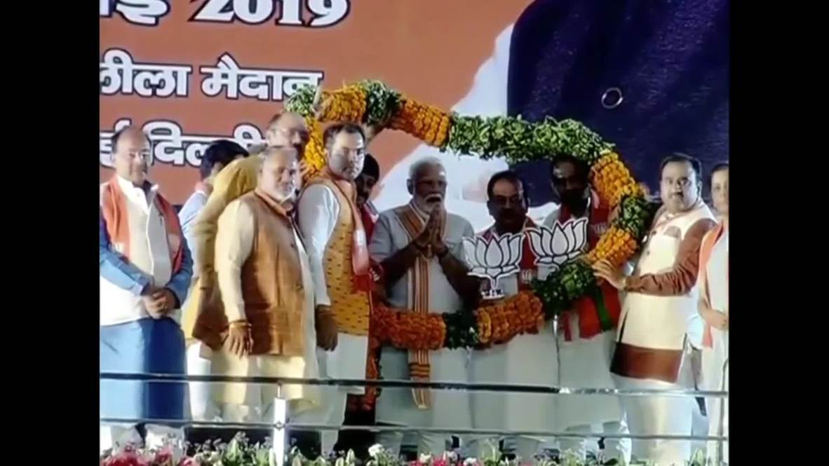India: Modi holds mammoth election rally in Delhi