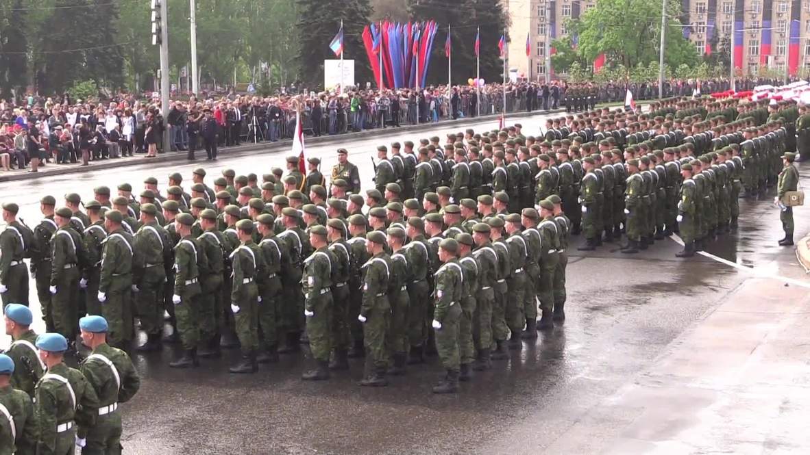 Украина: В Луганске и Донецке прошли Парады Победы