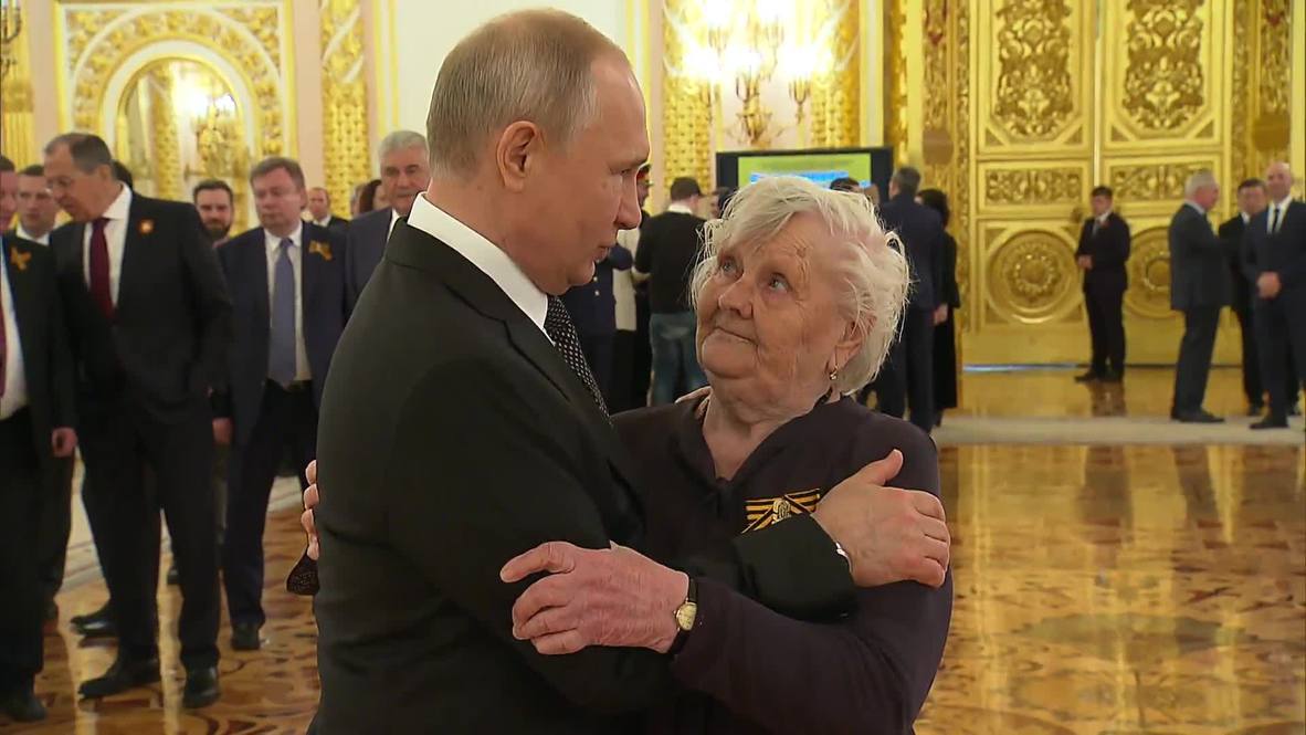 Россия: Учительница первая моя! Путин тепло поздравил свою классную руководительницу