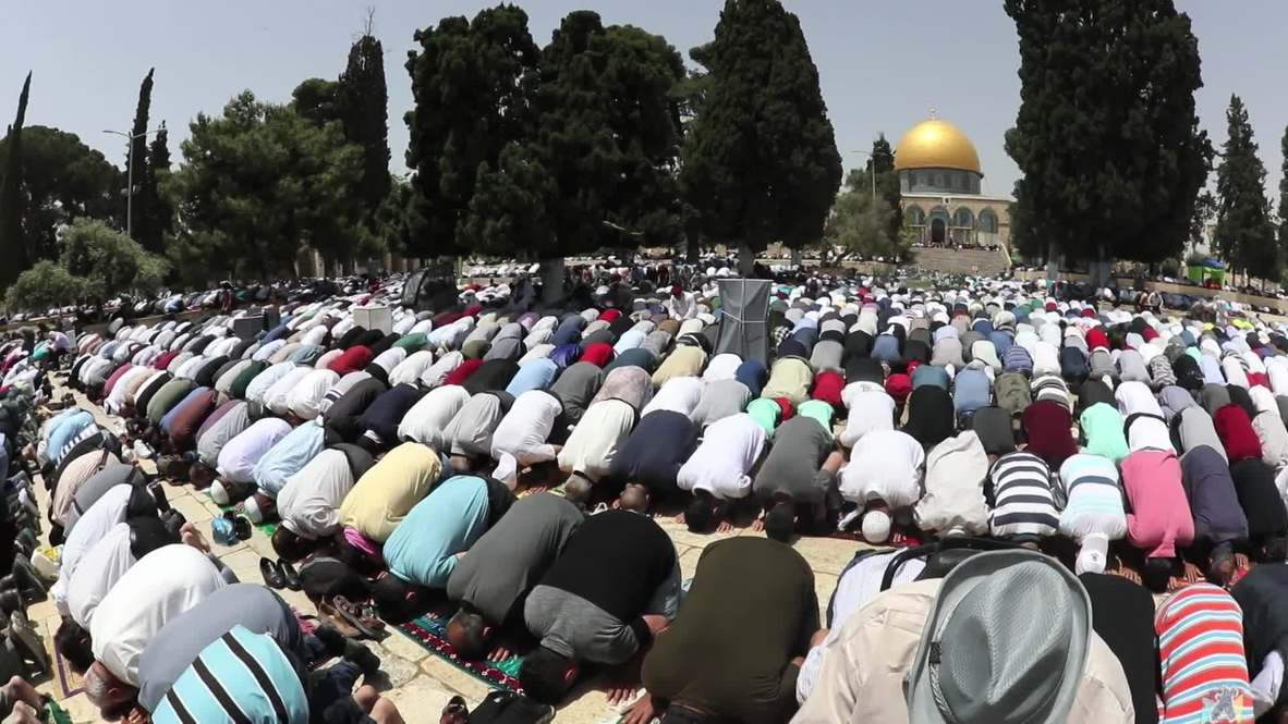 Jerusalén Este: Musulmanes se reúnen en la mezquita de Al-Aqsa para las oraciones de Ramadán