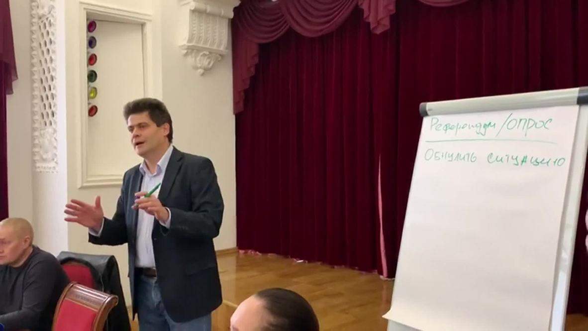Россия: 100% за референдум - мэр Екатеринбурга встретился с горожанами