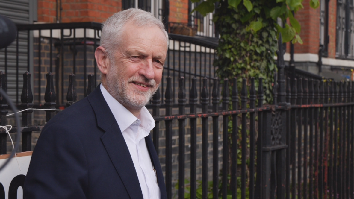 UK: Jeremy Corbyn casts his vote as European elections kick off
