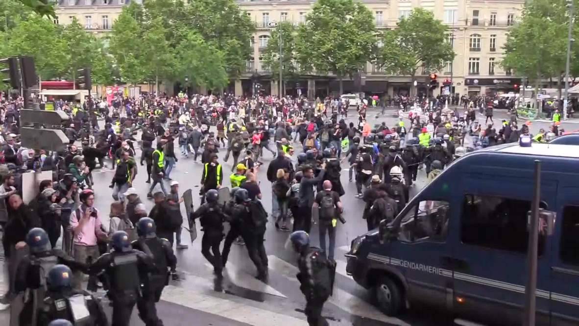 Francia: Arrestos durante protesta de los 'chalecos amarillos' en París