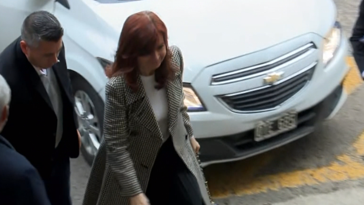 Argentina: Expresidenta Kirchner asiste a la segunda audiencia por supuesta malversación