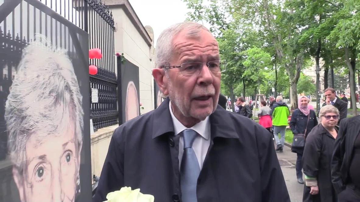 Austria: President Van der Bellen visits vandalised Holocaust exhibition
