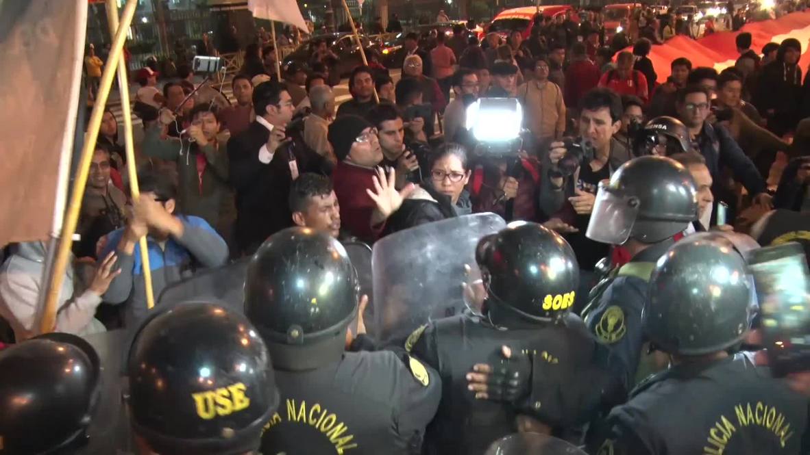 Peru: Lima protesters march against congressional immunity push