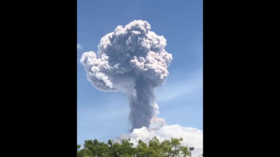 Indonesia: Mount Agung eruption sends smoke billowing into sky over Bali