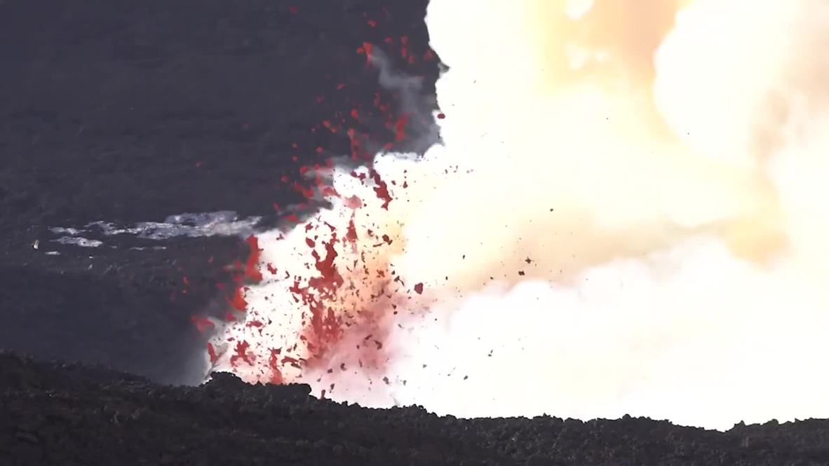 Italia: Monte Etna arroja ceniza y lava mientras continúa en erupción