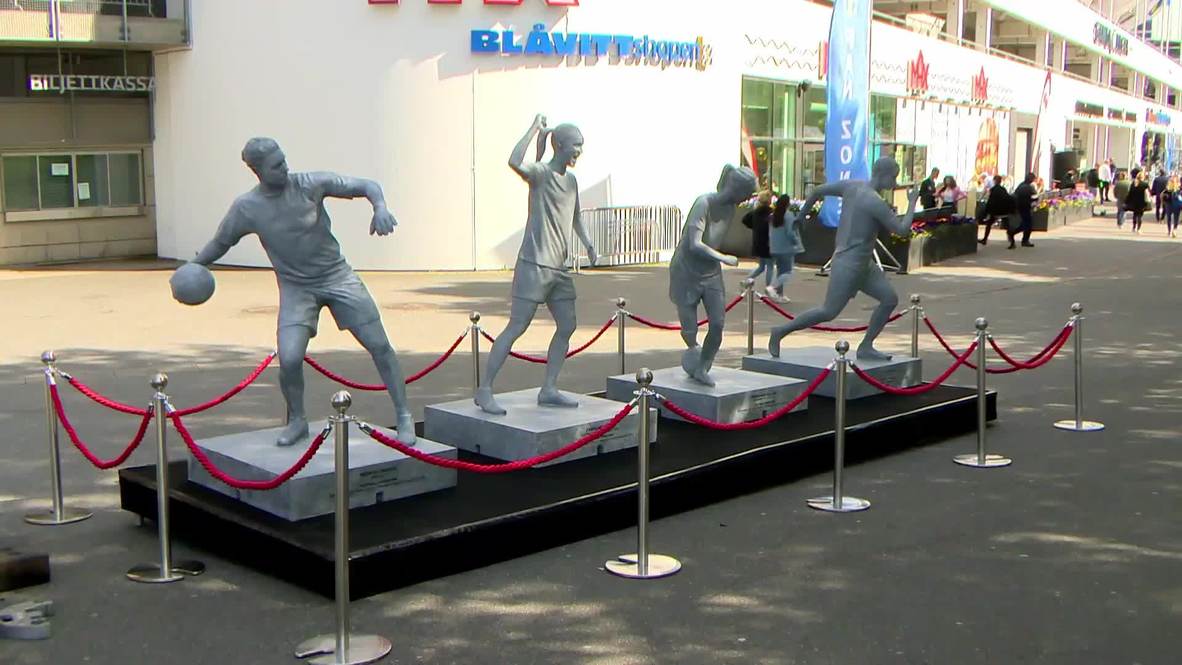 Sweden: Women football stars immortalised as statues for World Cup