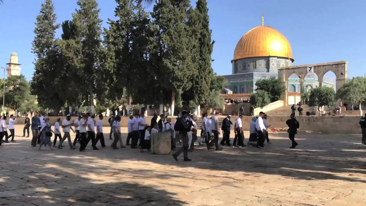 East Jerusalem: Chaos erupts after Israeli forces enter al-Aqsa during Ramadan