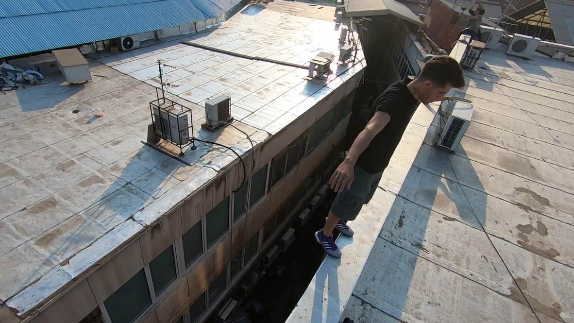 Irán: 'Spiderman' iraní arriesga su vida saltando entre los edificios más altos de Teherán