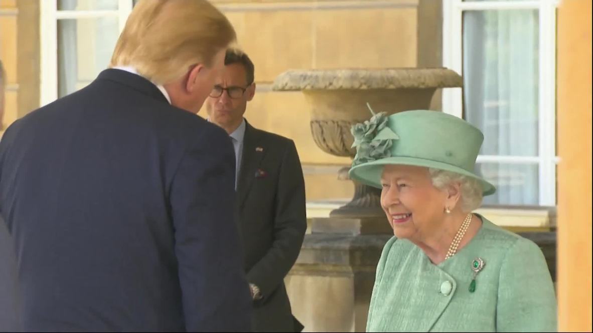 Reino Unido: La Reina Isabel II recibe a Trump en el Palacio de Buckingham