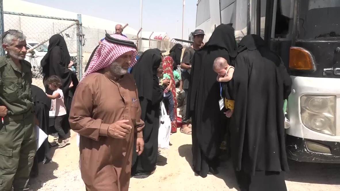 Syria: Hundreds of IS family members released from Al-Hawl camp