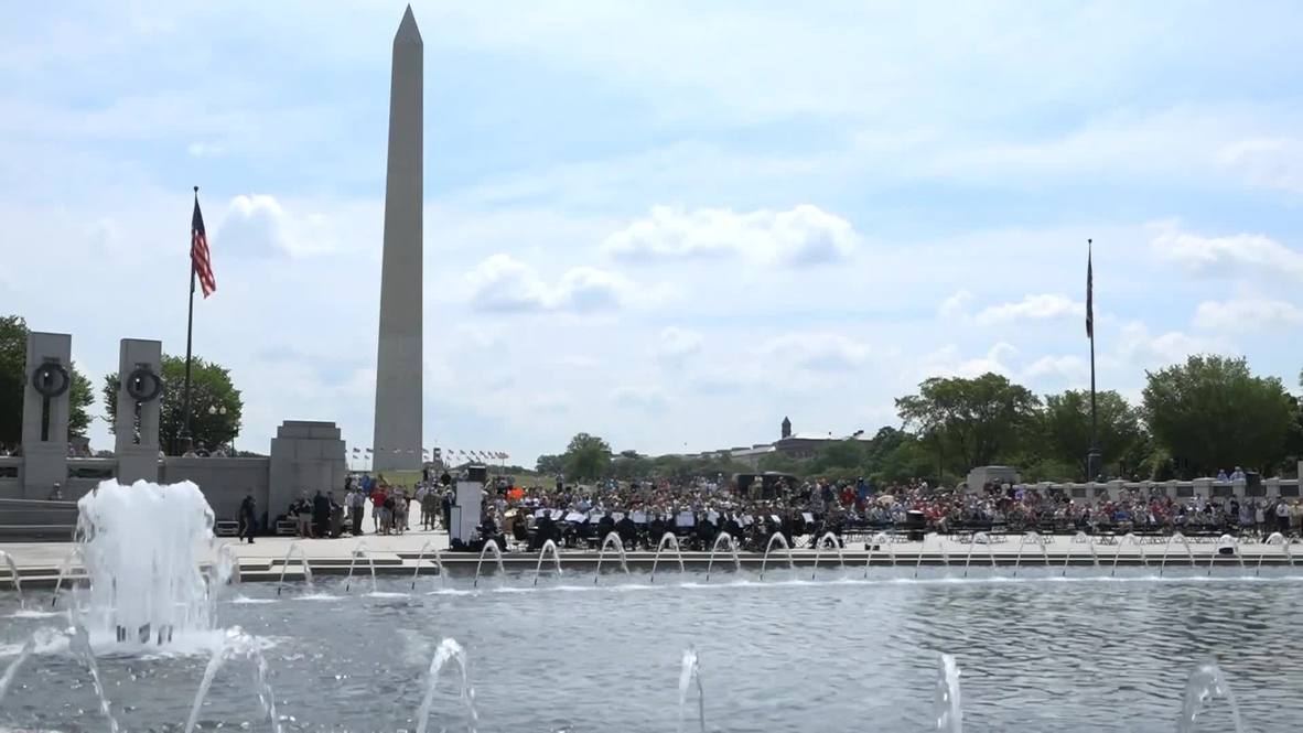USA: Veterans lay wreaths at WWII memorial on D-Day anniv. in Washington DC