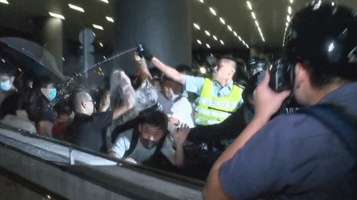 Hong Kong: Clashes erupt at protest against Chinese extradition bill