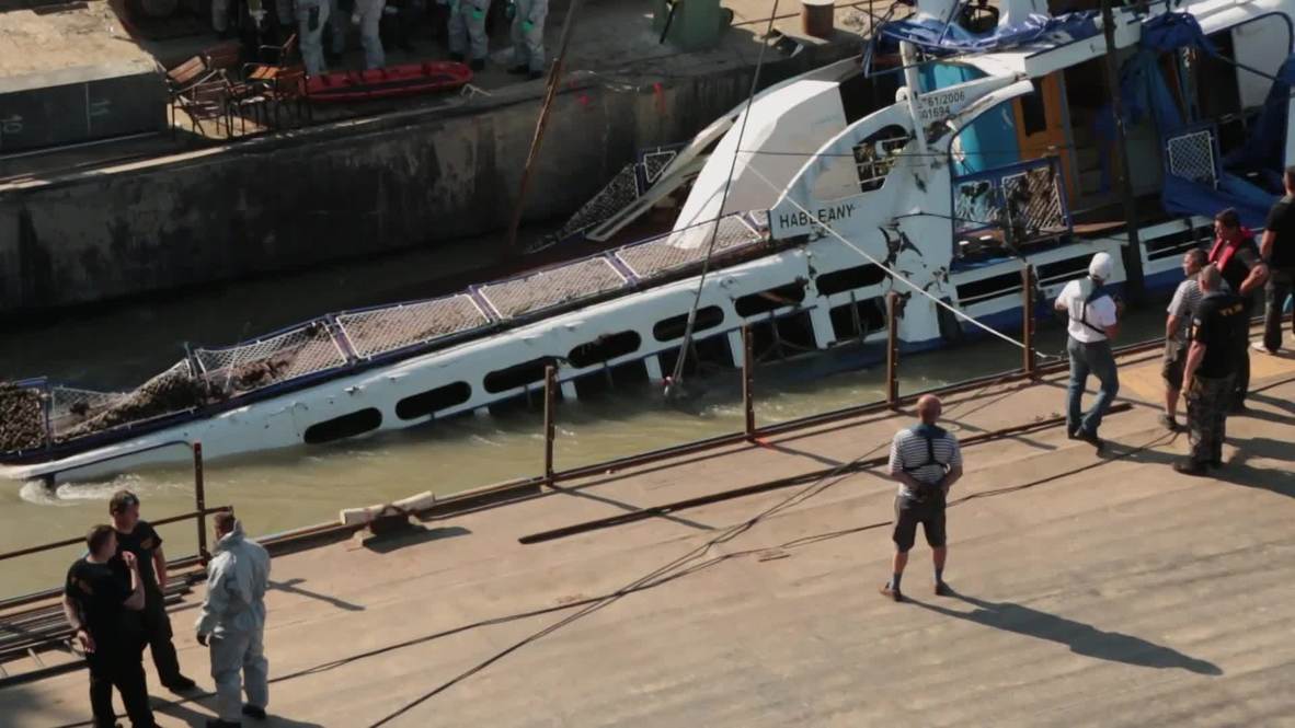 Hungary: Boat wreckage raised from Danube after accident killed at least 19