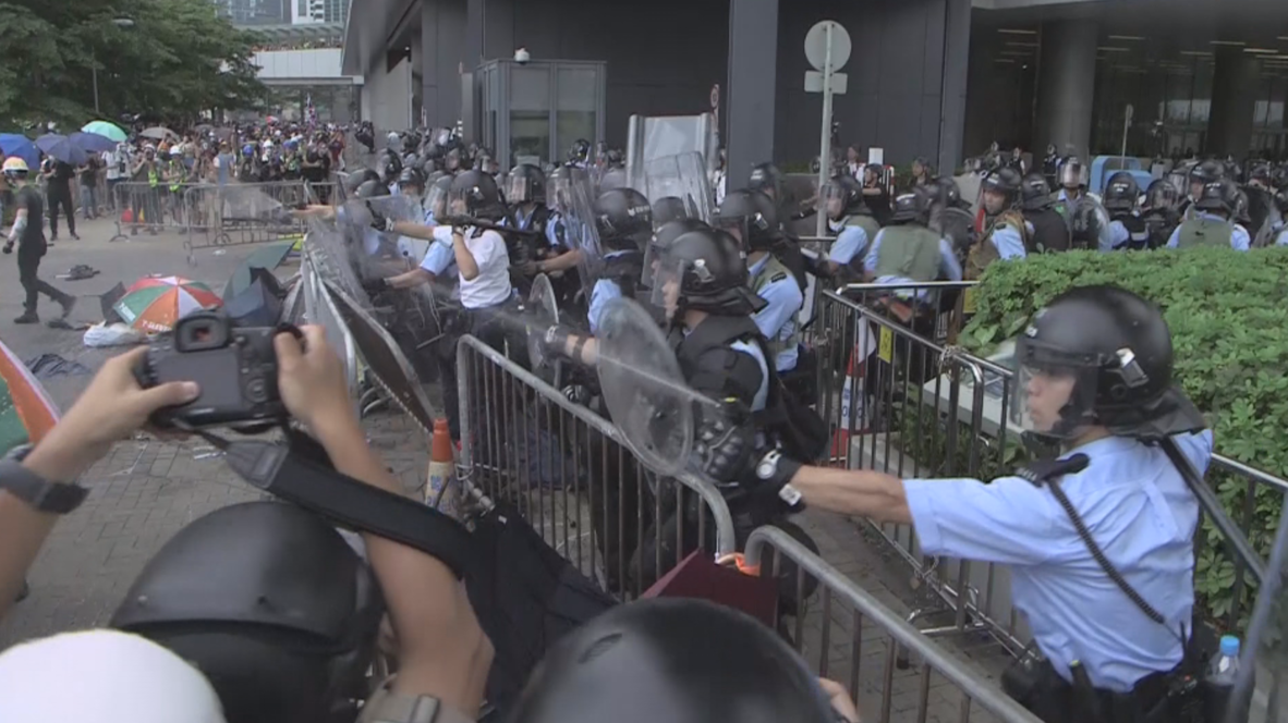 Hong Kong: Violentos enfrentamientos entre la policía y manifestantes contra la ley de extradición