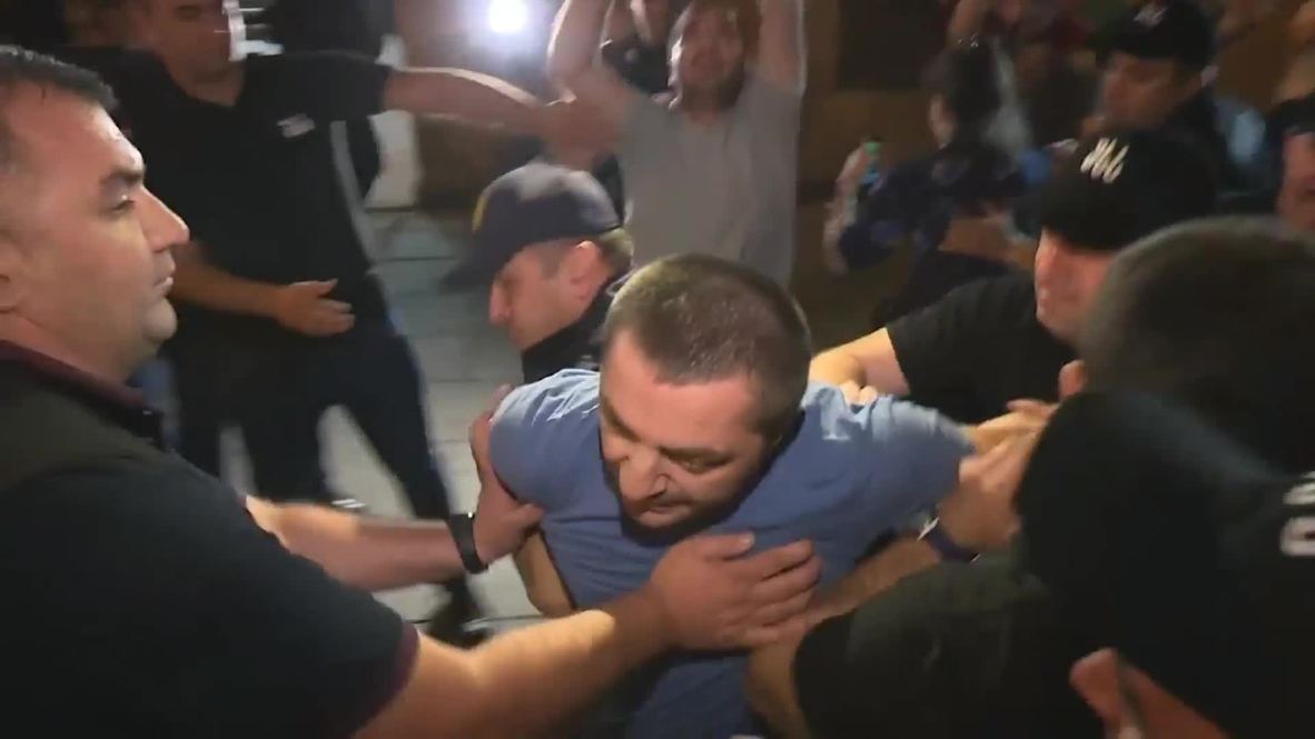 Грузия: Защитники прав ЛГБТ-сообществ и их противники вышли на митинги в Тбилиси