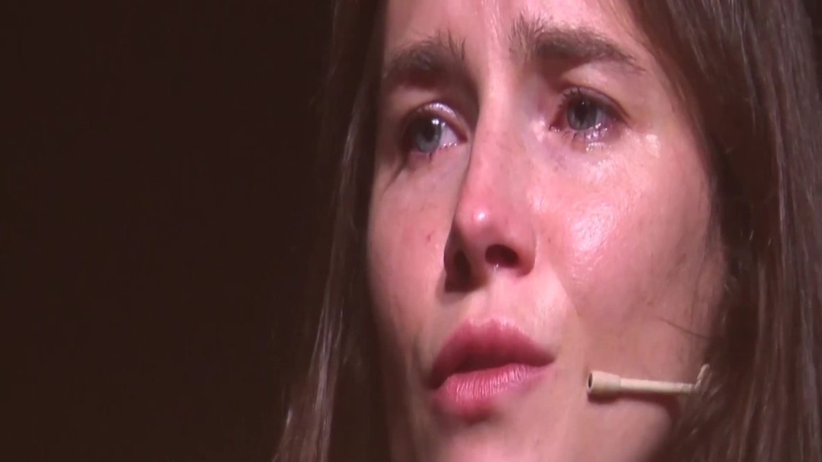Italy: Amanda Knox breaks down in tears in first Italy trip since acquittal