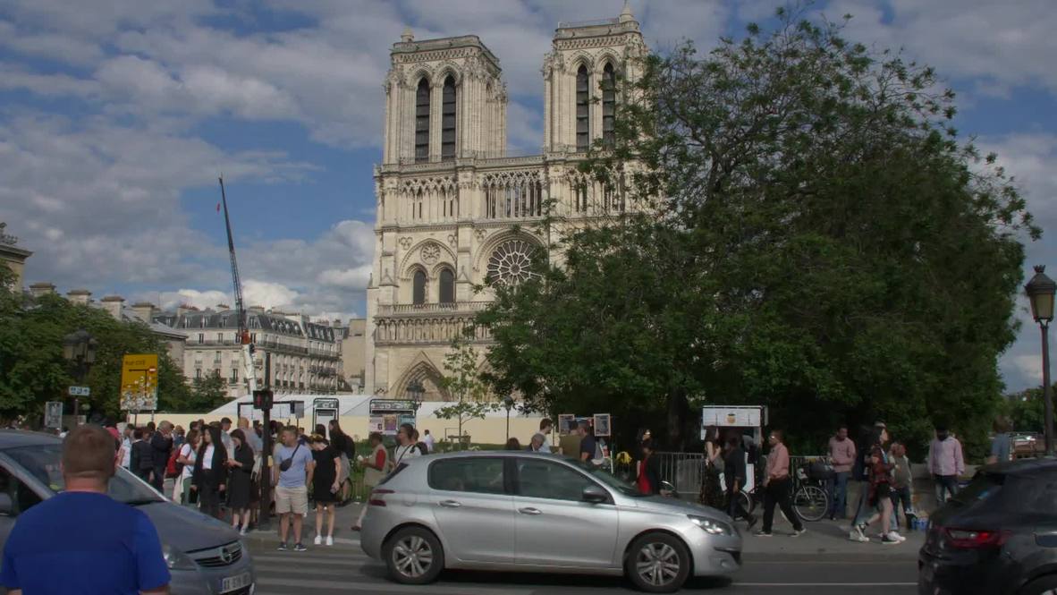 Francia: Niegan entrada a los fieles en la primera misa de Notre Dame tras el incendio