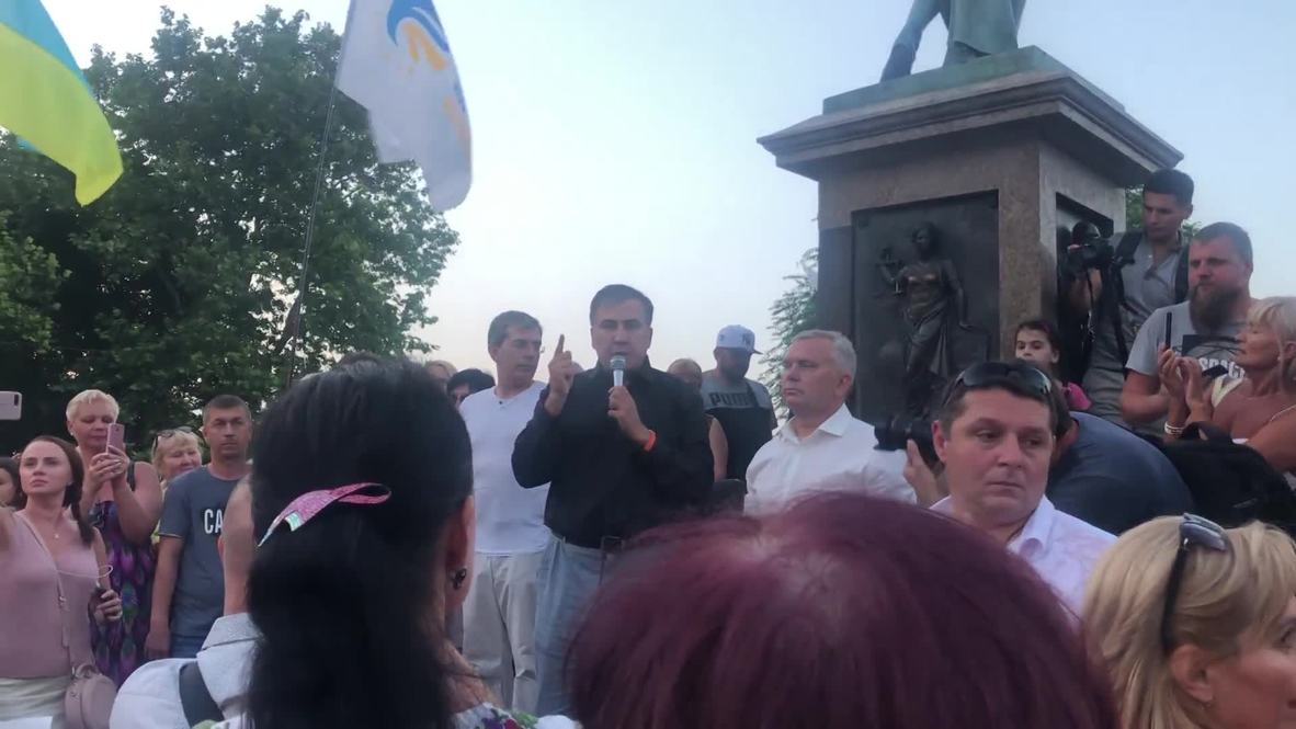 Украина: "Возвращаю гражданство - через несколько часов я сидел в самолете" - Саакашвили в Одессе