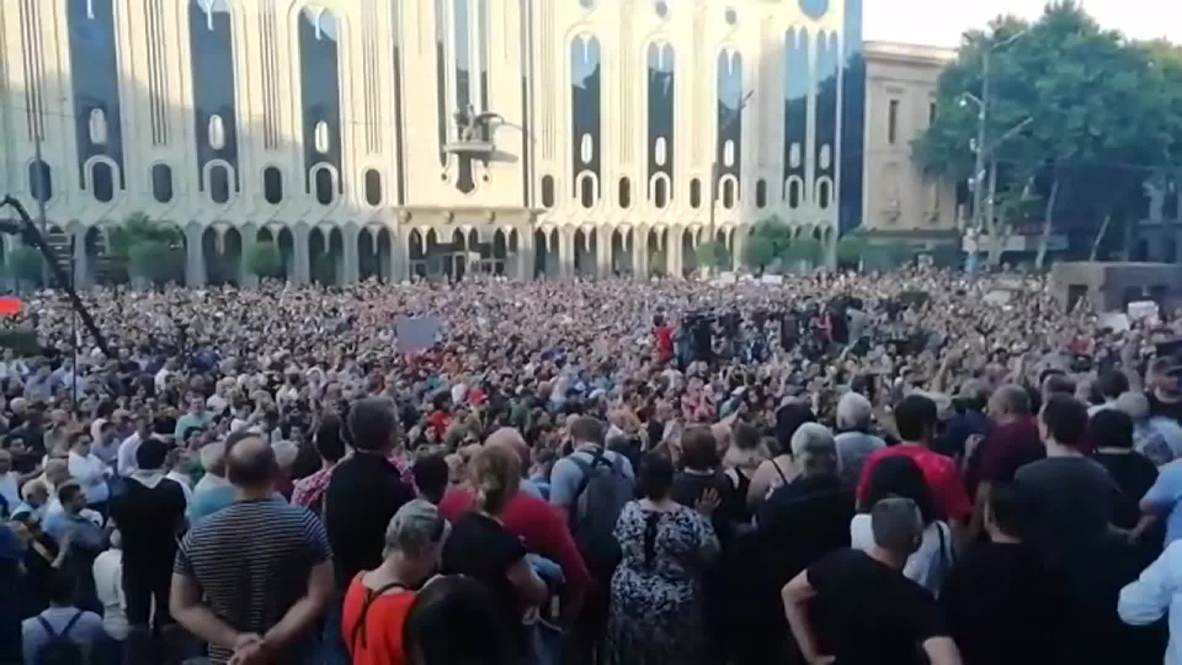 Georgia: Anti-government protests in Tbilisi continue for second day