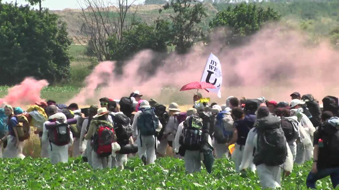 Alemania: Cientos de activistas ambientales rompen cordón policial en minas de carbón