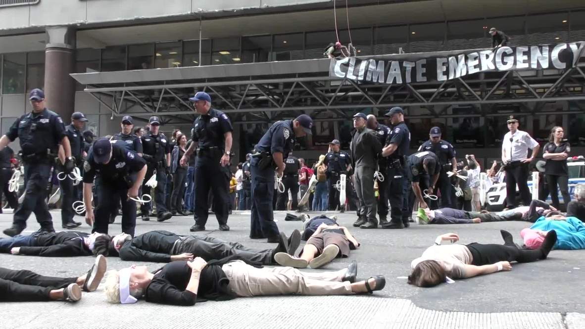 USA: 70 climate activists arrested in protest at New York Times HQ