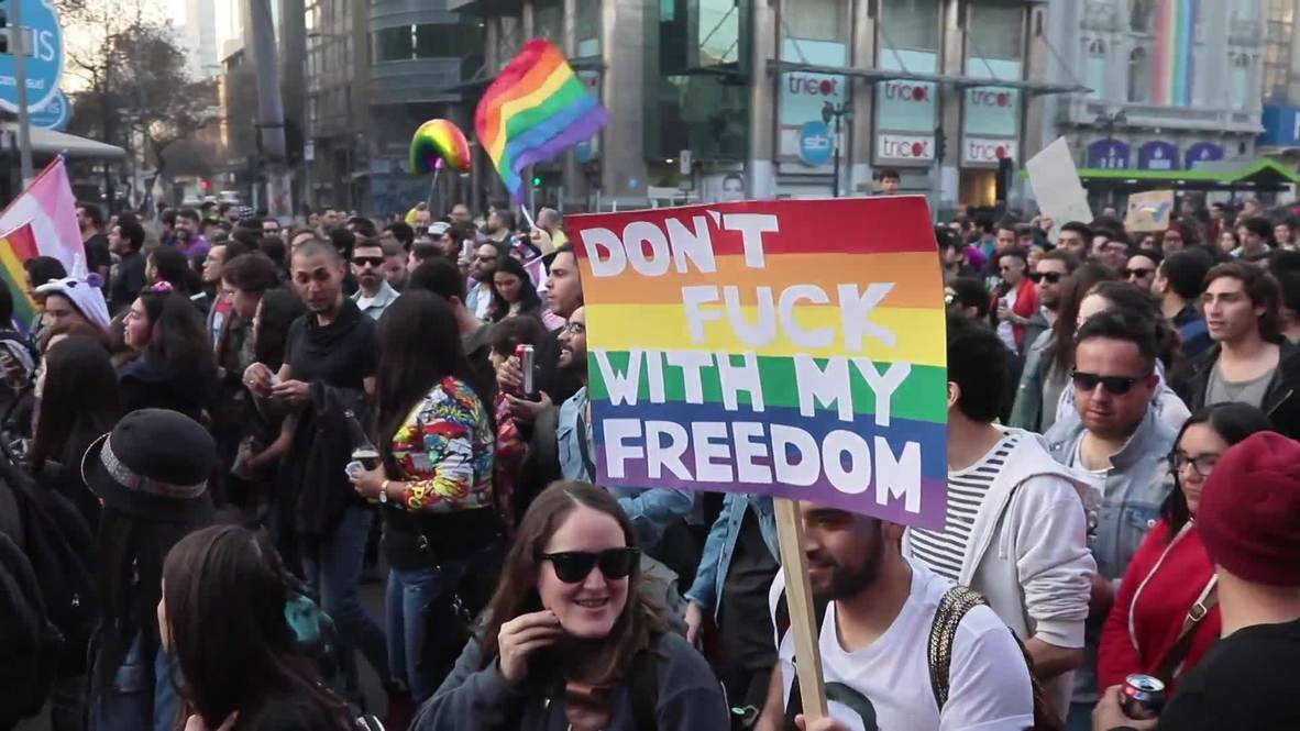 Chile: Miles tiñen de arcoíris las calles de Santiago en la Marcha del Orgullo Gay