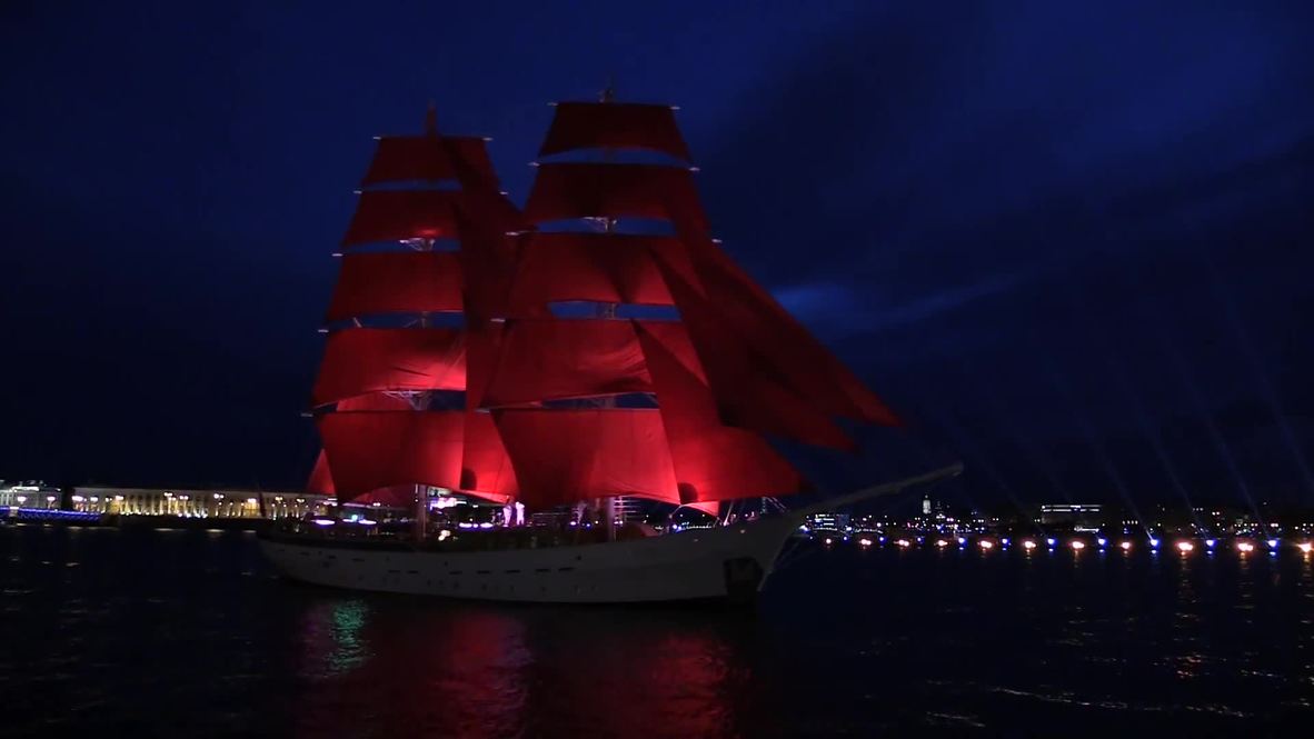Rusia: 1,4 millones de personas asisten a la celebración de las `Velas Escarlata´ en San Petersburgo