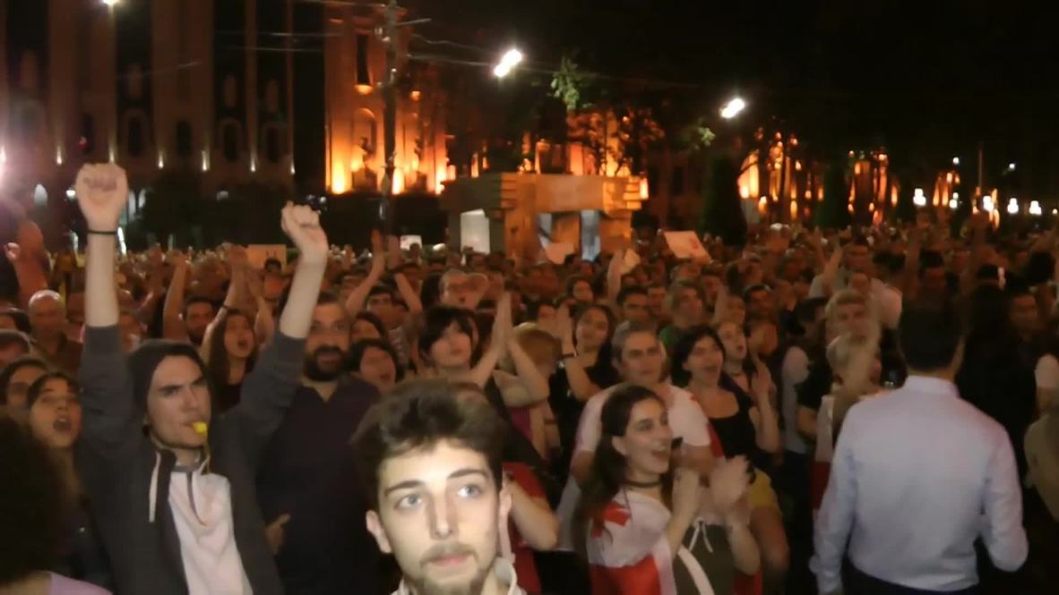 Georgia: Protesters return to parliament, this time with a bust of Internal Affairs Minister Giorgi Gakharia
