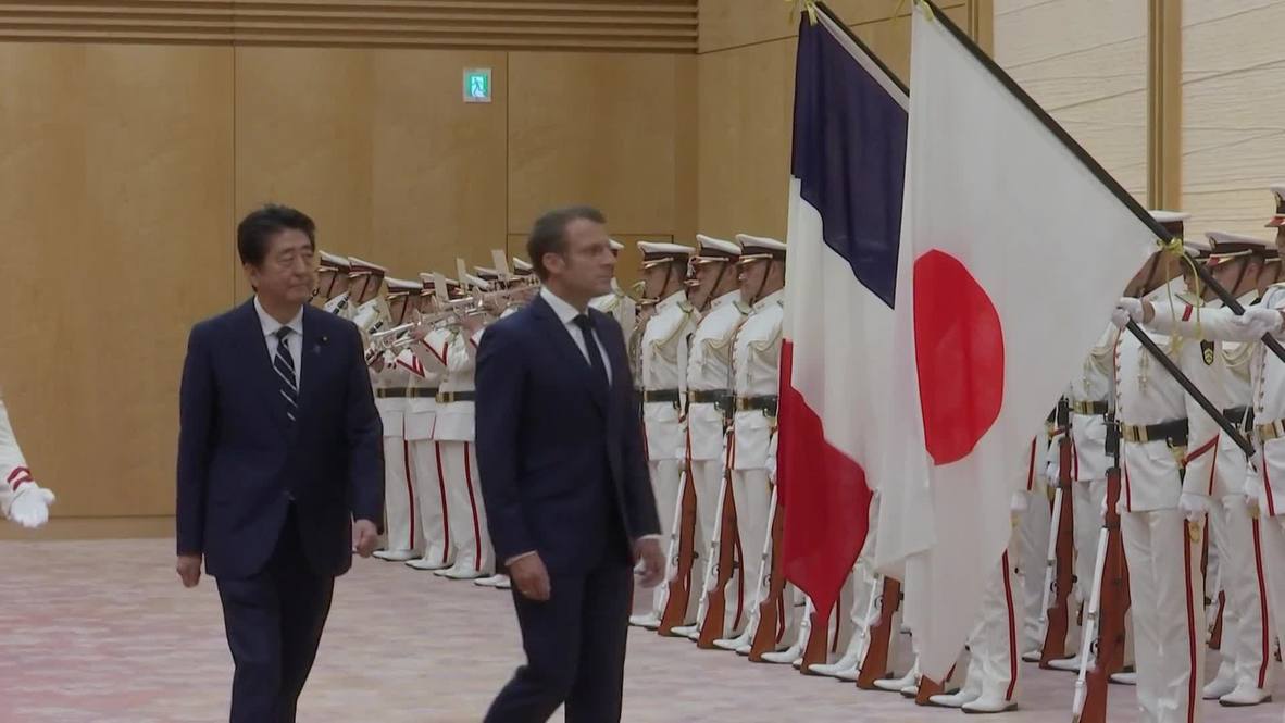 Japón: Abe da la bienvenida a Macron antes de la cumbre del G20