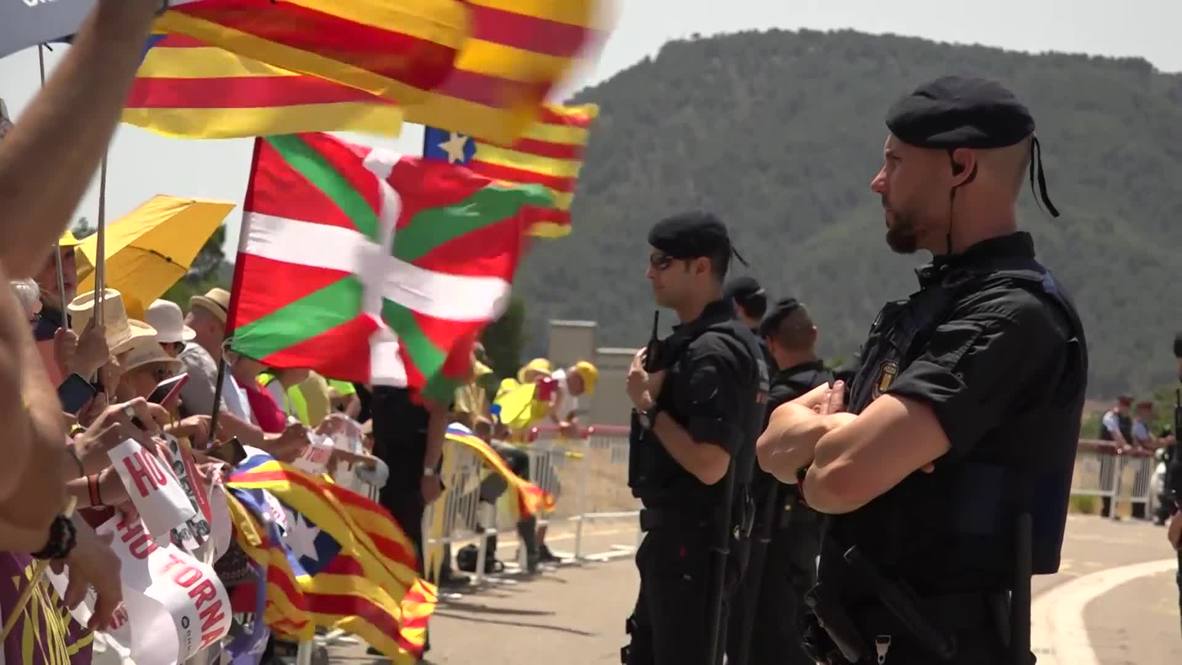 España: Presos independentistas catalanes vuelven a prisión en Cataluña