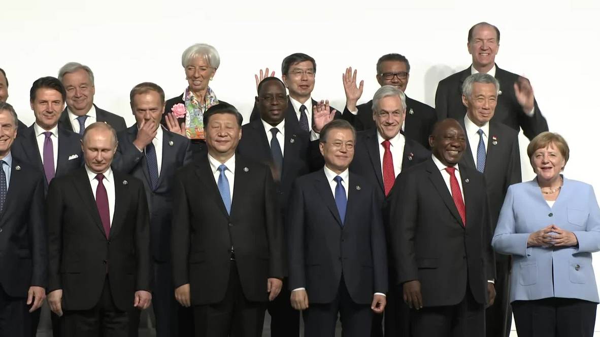 Japan: World leaders pose for G20 group photo