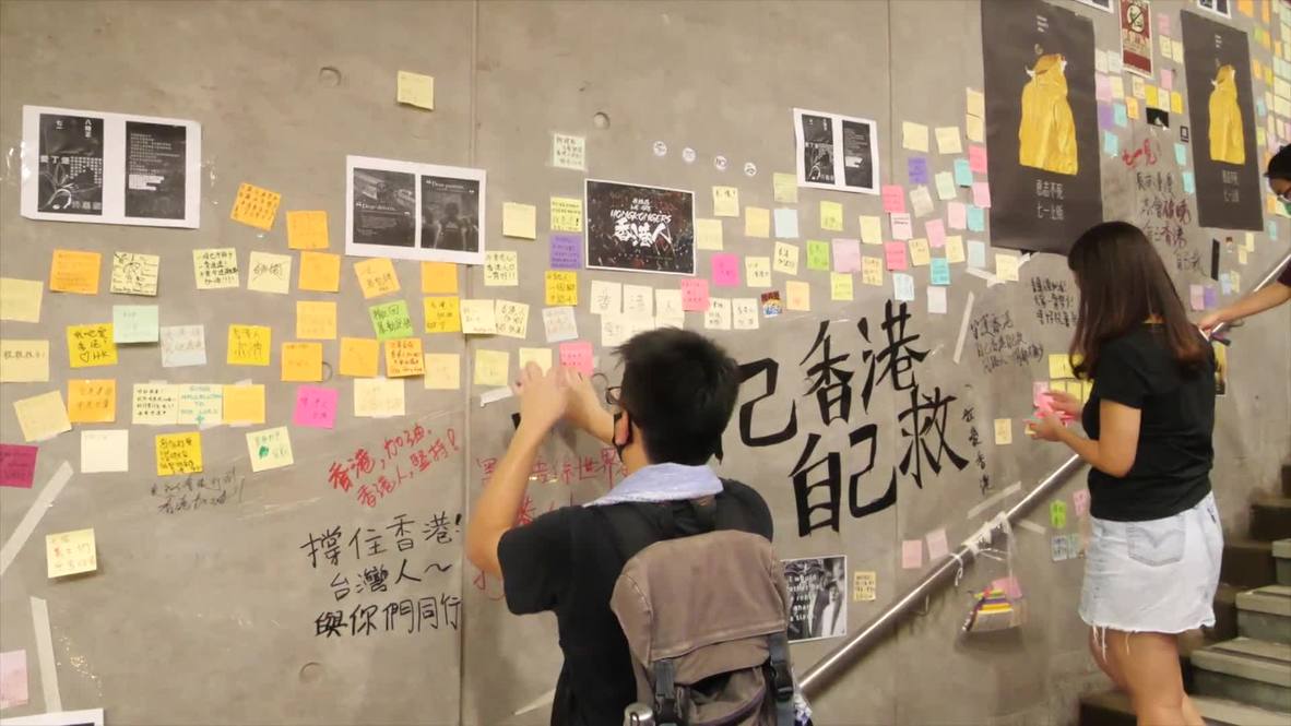 Hong Kong: Activistas homenajean a una estudiante que falleció al caerse de un edificio