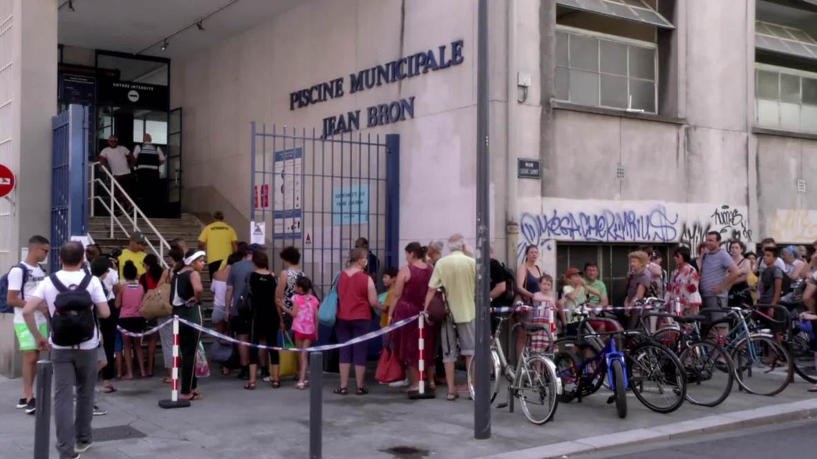 France: Muslim women in Grenoble continue their protest against 'burkini' ban