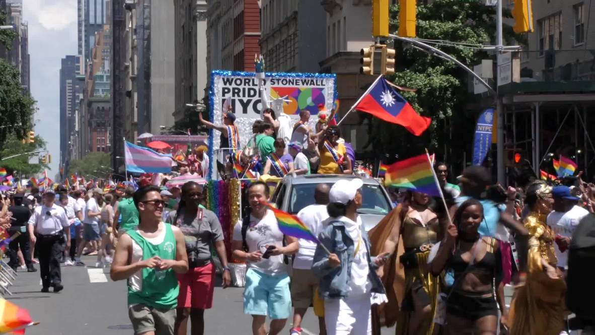EE.UU.: Nueva York muestra su orgullo LGTB+ con dos desfiles