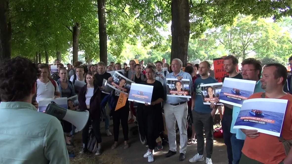 Germany: Activists call for release of Sea-Watch captain outside Cologne's Italian consulate
