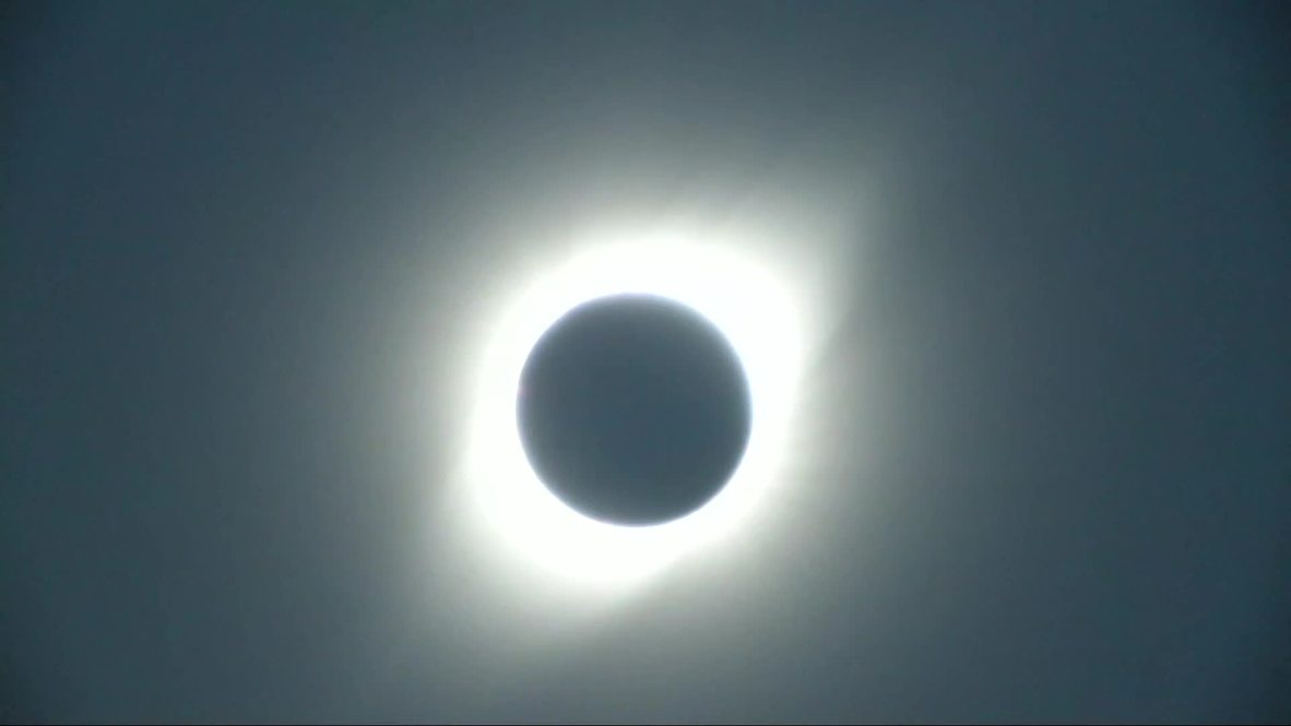 Chile: Impresionante eclipse solar total convierte el día en la noche