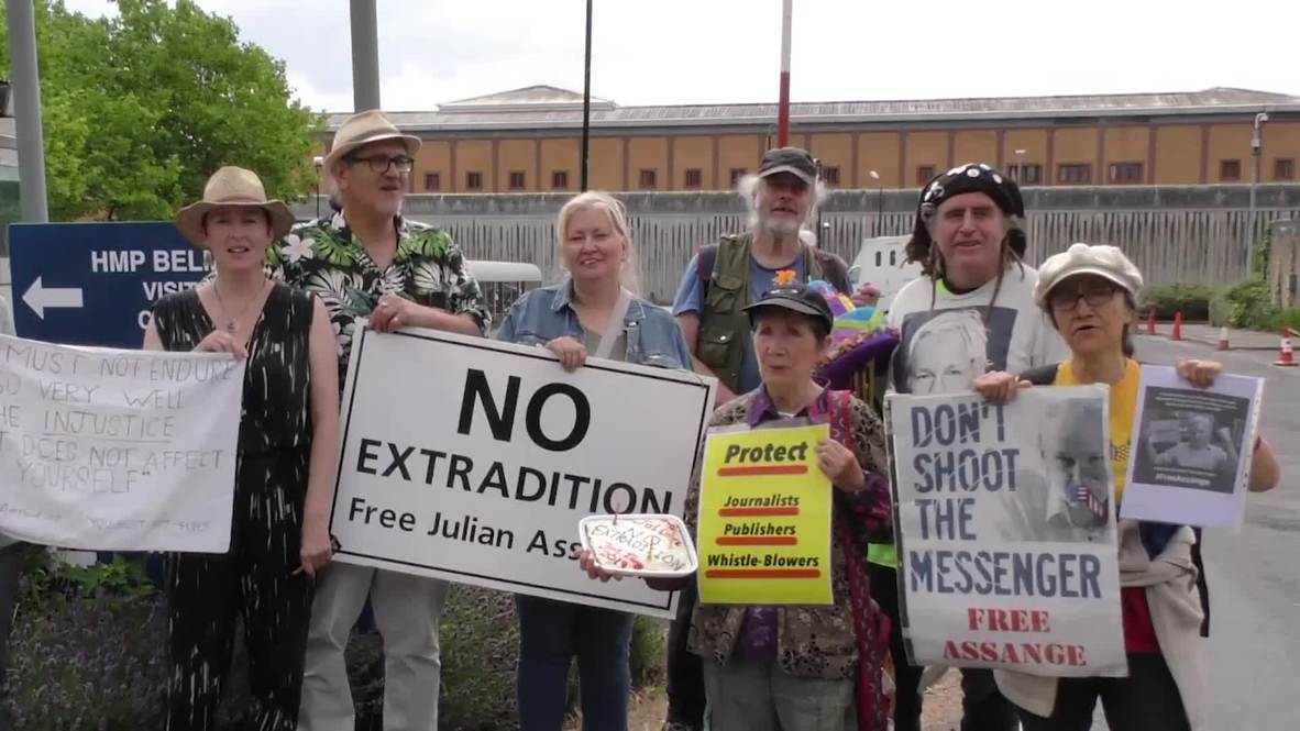 UK: Activists celebrate Assange's 48th birthday outside Belmarsh Prison