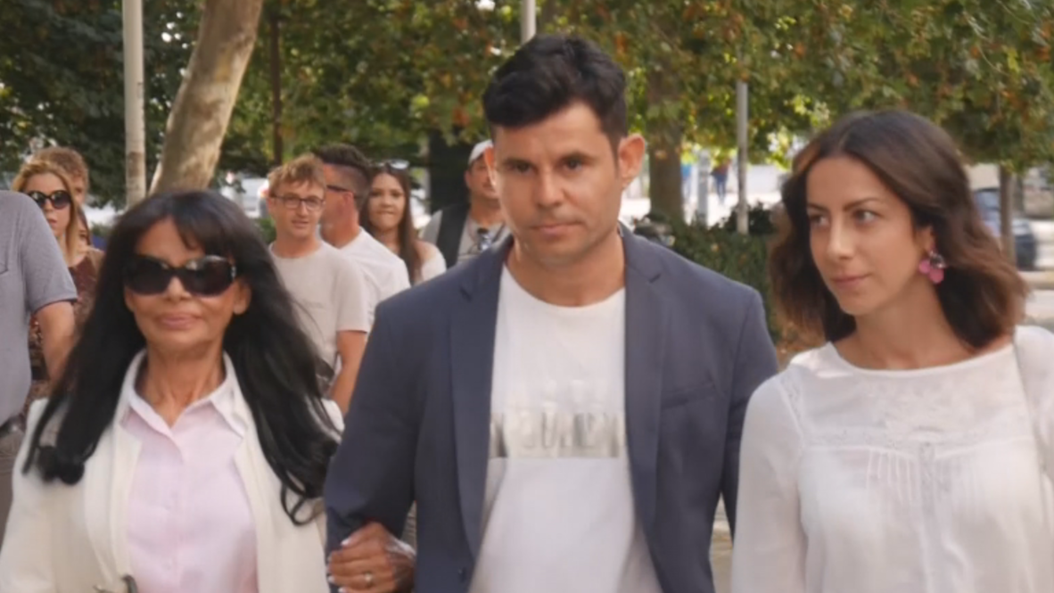Spain: Singer Julio Iglesias' alleged son appears in Valencia paternity court